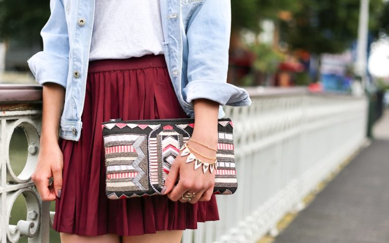 The Art of Thrifting: Finding Hidden Gems in Second-Hand Fashion
